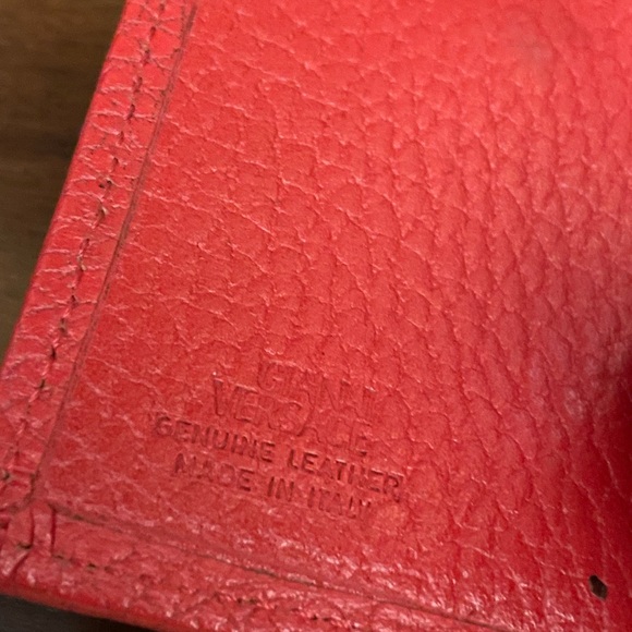 Reserved for Robbie Versace Red pebbled  Leather wallet with Embossed Logo - Picture 6 of 6
